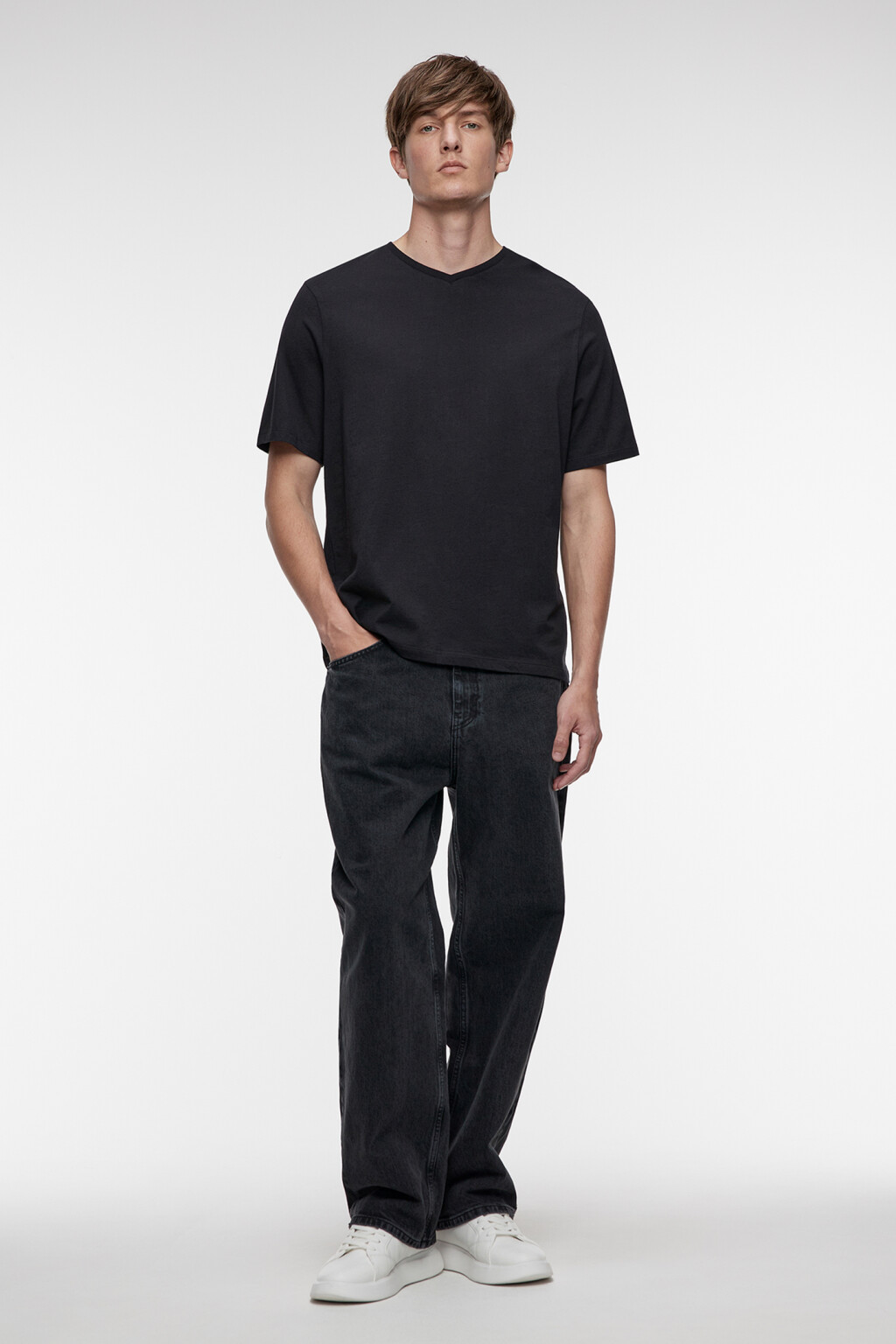 Футболка хлопковая базовая с V-образным вырезом - цвет черный - 1