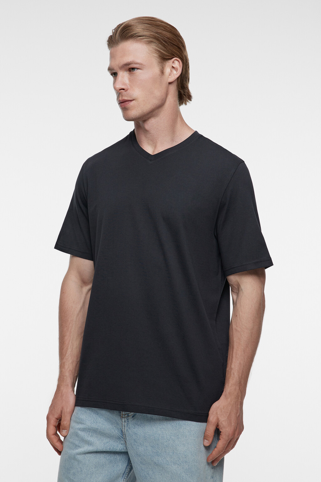 Футболка прямая хлопковая с V-вырезом - цвет черный - 2