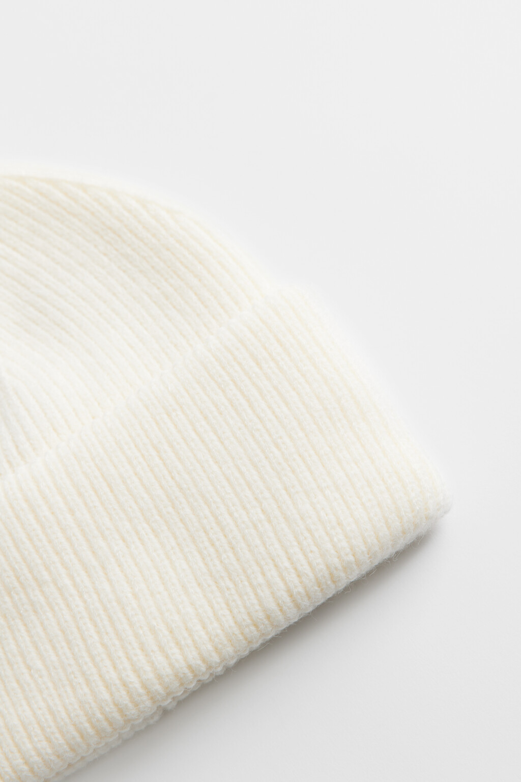 Шапка-бини WinterHat в рубчик с широким отворотом - цвет бежевый - 2