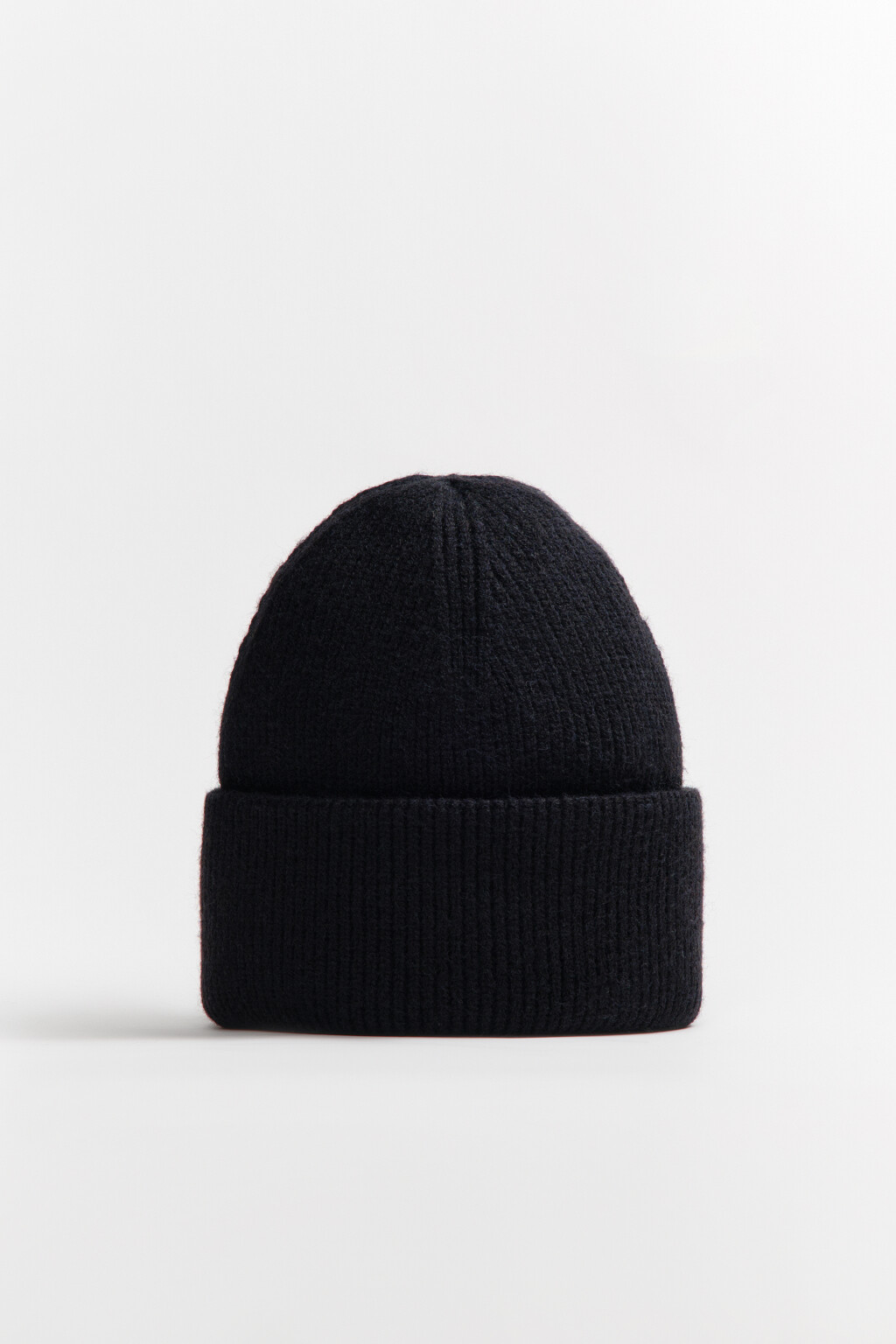 Шапка-бини трикотажная в рубчик - цвет черный - 1