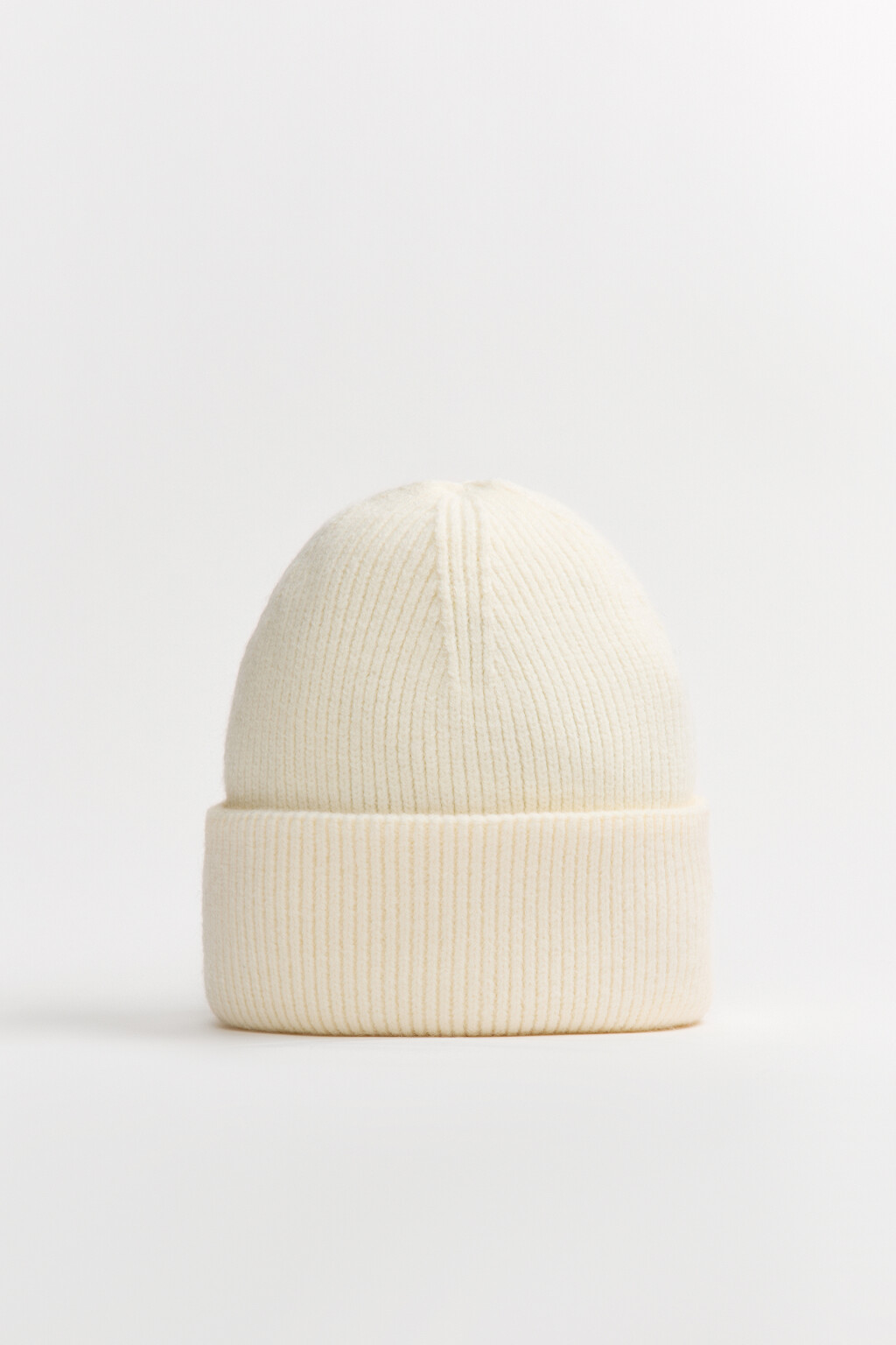 Шапка-бини трикотажная в рубчик - цвет молочный - 1