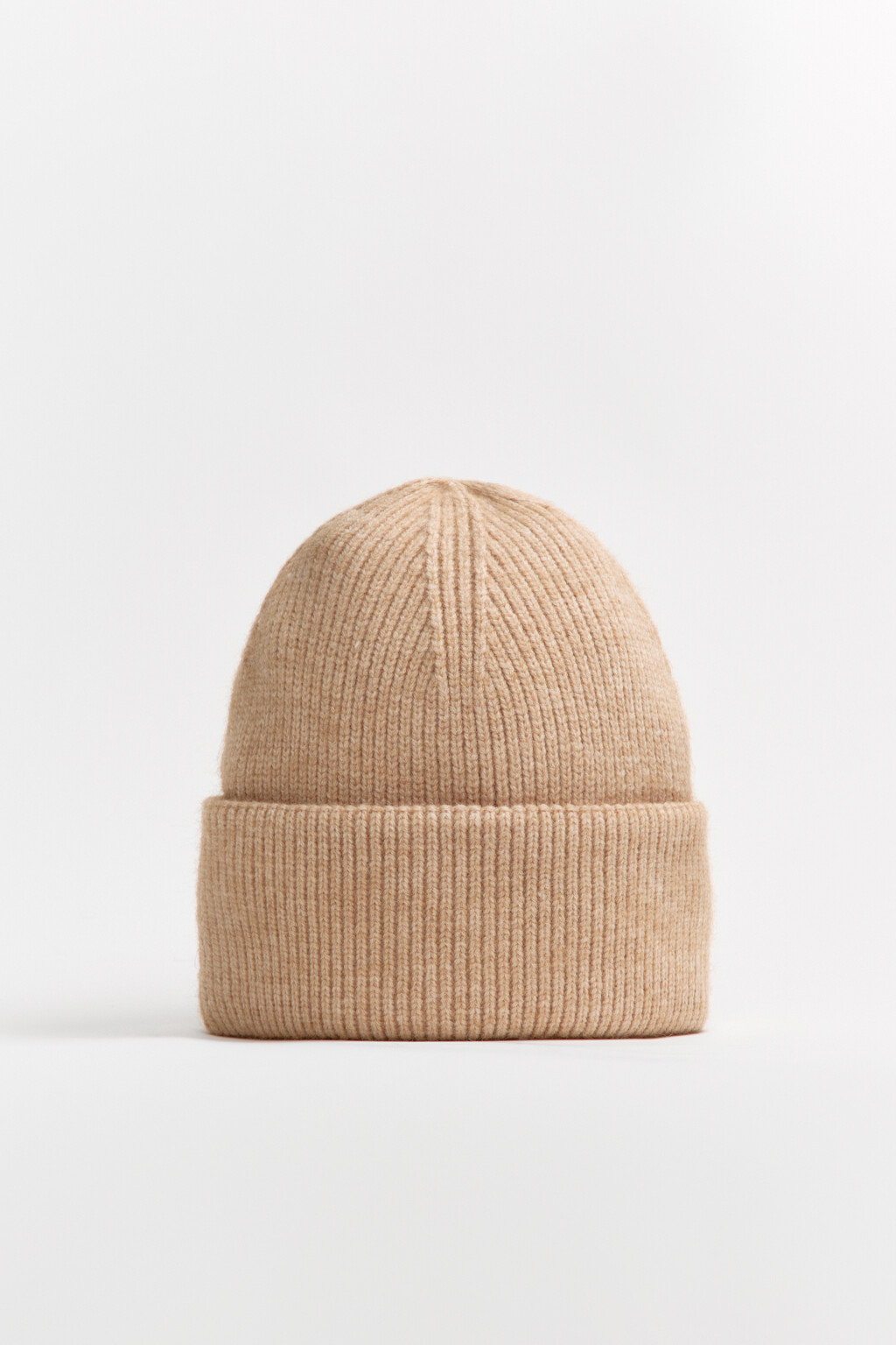 Шапка-бини трикотажная в рубчик - цвет бежевый - 4