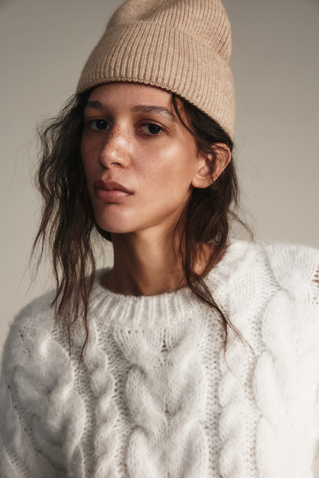 Шапка-бини трикотажная в рубчик - цвет бежевый - 1