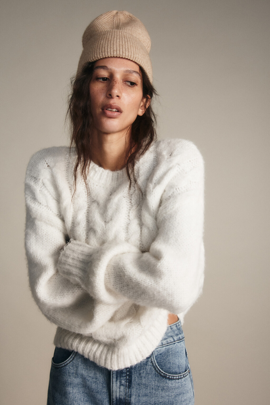 Шапка-бини трикотажная в рубчик - цвет бежевый - 3