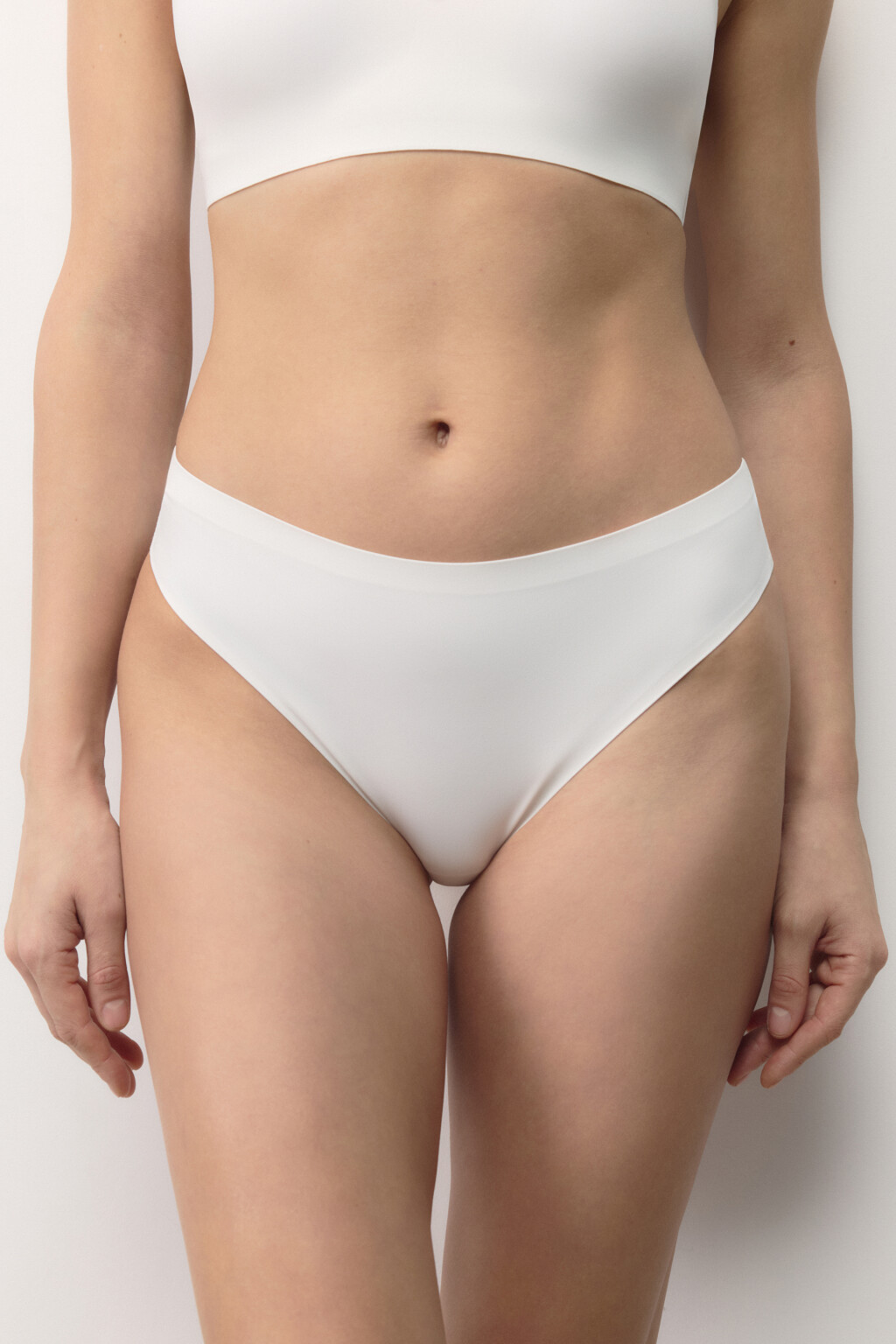 Трусы-бразильяна с корректирующим эффектом - цвет белый - 2