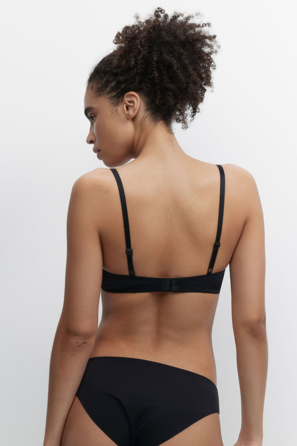 Бюстгальтер-бра базовый гладкий с высокими чашками - цвет черный - 3