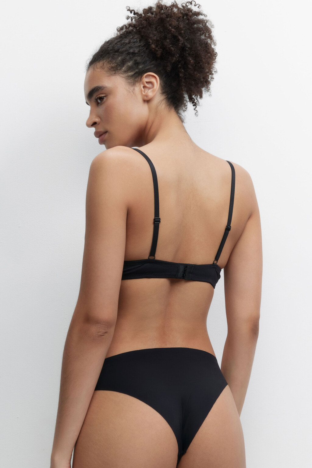 Бюстгальтер-бра POLYPUSHUP гладкий c пуш-ап - цвет черный - 3