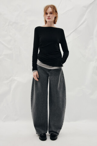 Джинсы-баллон с декоративным ремнем — фото 4