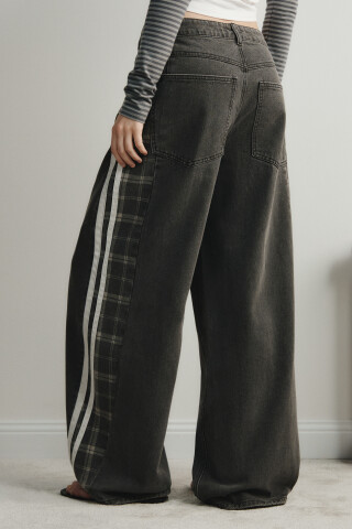 Джинсы багги со средней посадкой и лампасами — фото 3