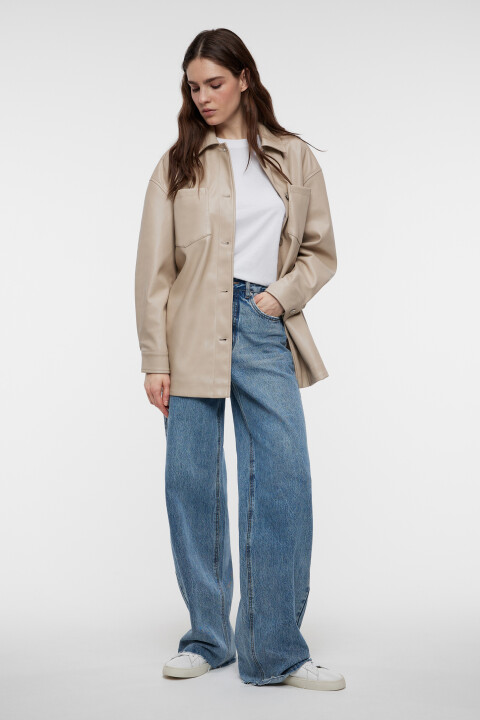 

Рубашка oversize из искусственной кожи с нагрудными карманами, Бежевый, Рубашка oversize из искусственной кожи с нагрудными карманами