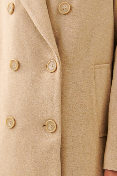 Бежевые воротники. Пальто кэмел женское классика. Пальто befree женское. Пальто яr collection бежевое. Бежевая блузка.