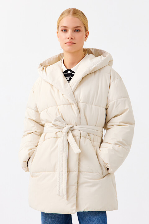 

Куртка зимняя с капюшоном и поясом, Бежевый, Куртка зимняя с капюшоном и поясом