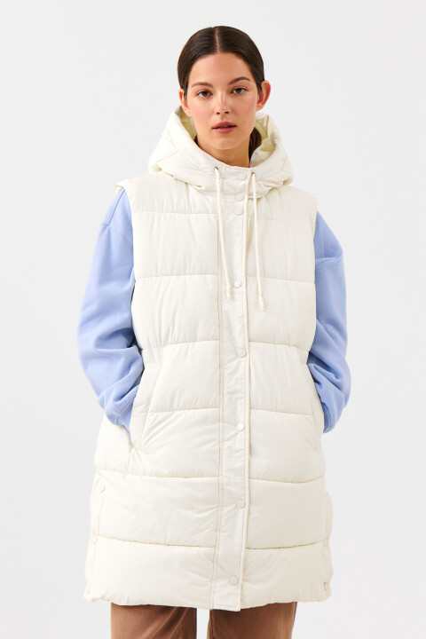 

Жилет стеганый удлиненный с капюшоном, Бежевый, Жилет стеганый удлиненный с капюшоном