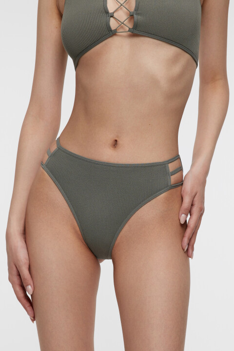 

Трусики-стринги купальные в рубчик со стрепами по бокам, Зеленый, Трусики-стринги купальные в рубчик со стрепами по бокам