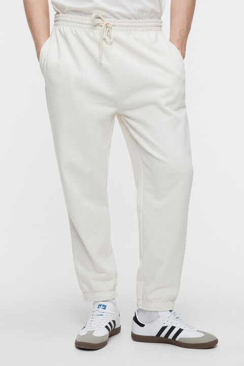 брюки-джоггеры хлопковые с поясом на завязках befree бежевого цвета