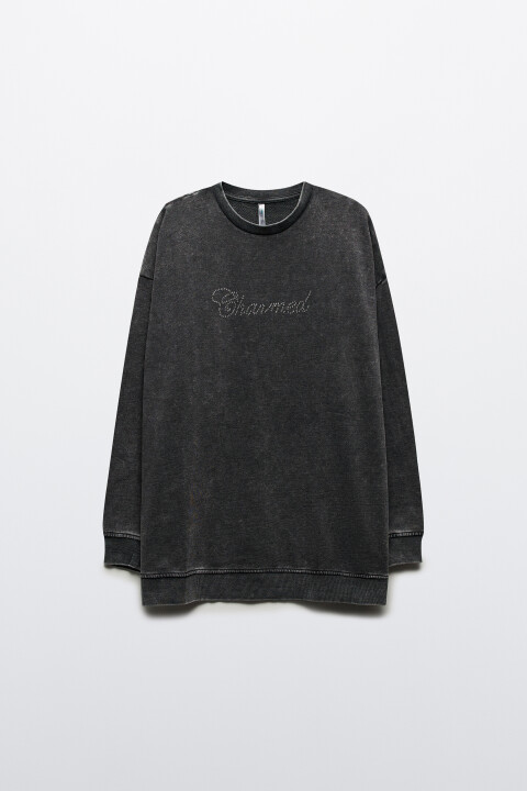 Свитшот oversize с вареным эффектом и стразами