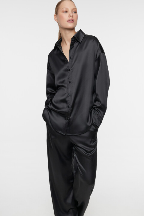 

Блузка-рубашка oversize однотонная из атласной ткани, Черный, Блузка-рубашка oversize однотонная из атласной ткани