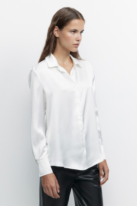 Блузка-рубашка прямая атласная с V-вырезом1