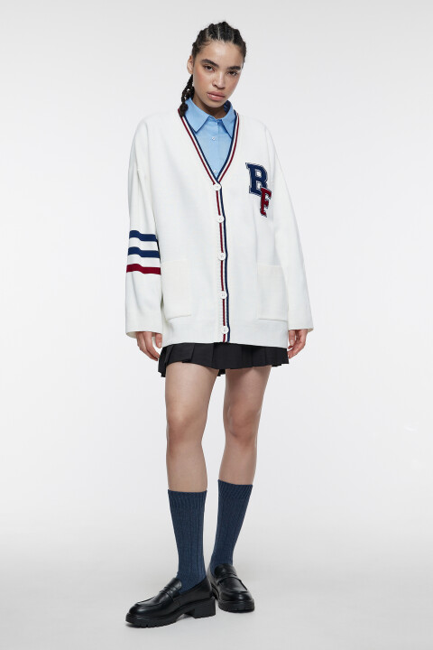 

Кардиган oversize жаккардовый с карманами и нашивкой, Бежевый, Кардиган oversize жаккардовый с карманами и нашивкой