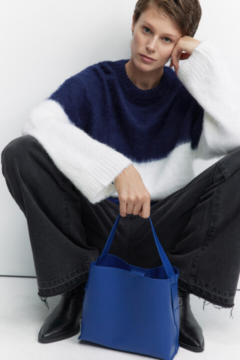 

Сумка-кроссбоди мягкая кожаная с ручками и ремнем, Синий, Сумка-кроссбоди мягкая кожаная с ручками и ремнем