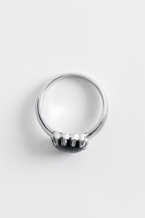 

Кольцо металлическое с крупным кристаллом, Серый, Кольцо металлическое с крупным кристаллом