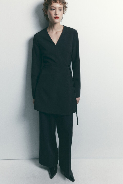 

Платье мини приталенное с запахом и завязками, Черный, Платье мини приталенное с запахом и завязками