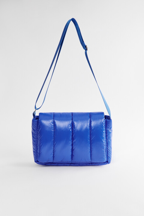 Сумка-кроссбоди дутая из экокожи с текстильным ремнем