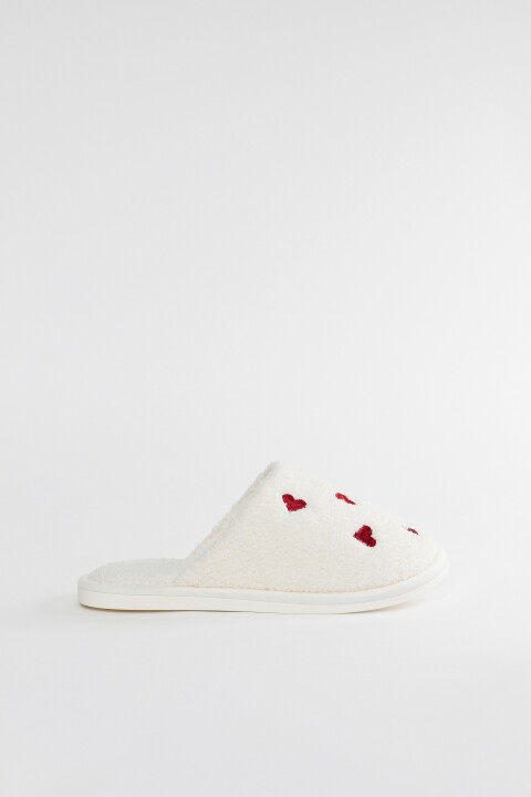 Тапочки домашние с вышивкой-сердечками