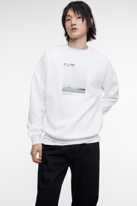 

Свитшот oversize утепленный с принтом и надписями, Белый, Свитшот oversize утепленный с принтом и надписями