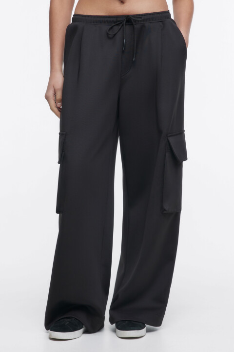 

Брюки-парашюты широкие с большими карманами, Черный, Брюки-парашюты широкие с большими карманами