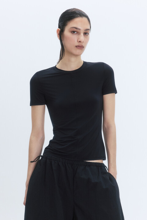 

Футболка приталенная с декоративными швами, Черный, Футболка приталенная с декоративными швами