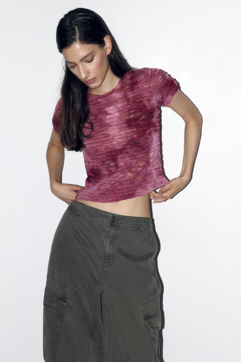 

Футболка укороченная рваная с принтом, Розовый, Футболка укороченная рваная с принтом