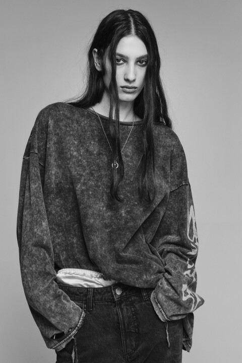 

Лонгслив oversize рваный с принтом, Серый, Лонгслив oversize рваный с принтом