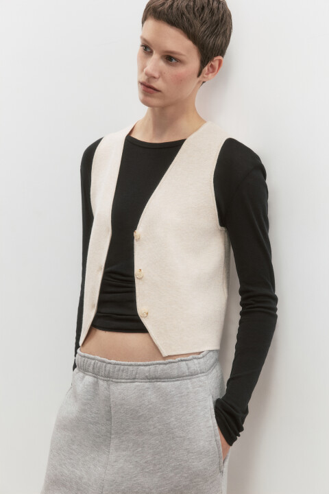 

Жилет вязаный укороченный на пуговицах, Бежевый, Жилет вязаный укороченный на пуговицах