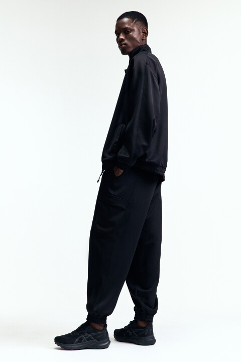 

Брюки-джоггеры спортивные с накладными карманами, Черный, Брюки-джоггеры спортивные с накладными карманами