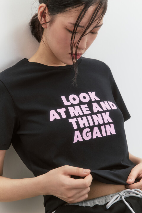 

Футболка прямая с принтом-надписью, Черный, Футболка прямая с принтом-надписью