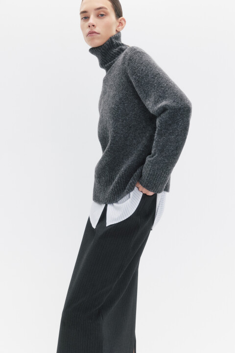 Свитер с горлом укороченный в полоску