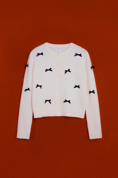 Кардиган на пуговицах вязаный с декором