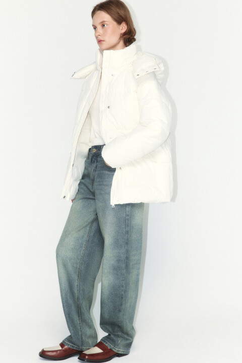 Куртка стеганая с воротником-стойкой и капюшоном