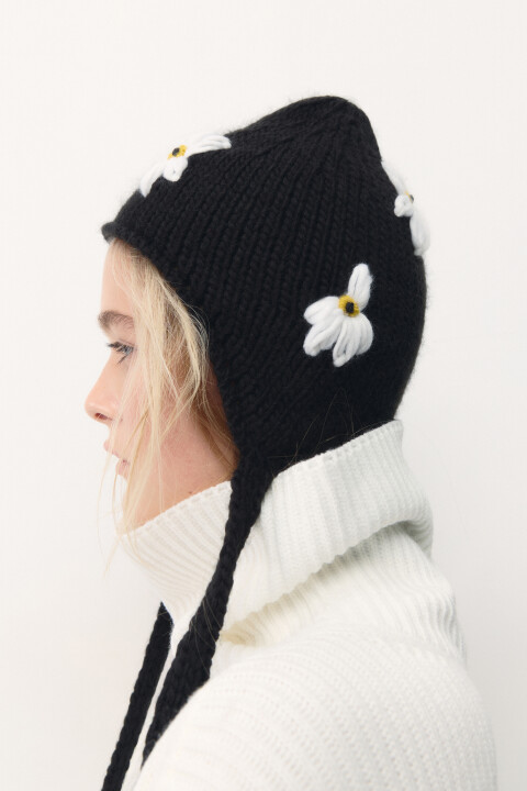 

Шапка-чепчик с завязками и вышивкой, Черный, Шапка-чепчик с завязками и вышивкой