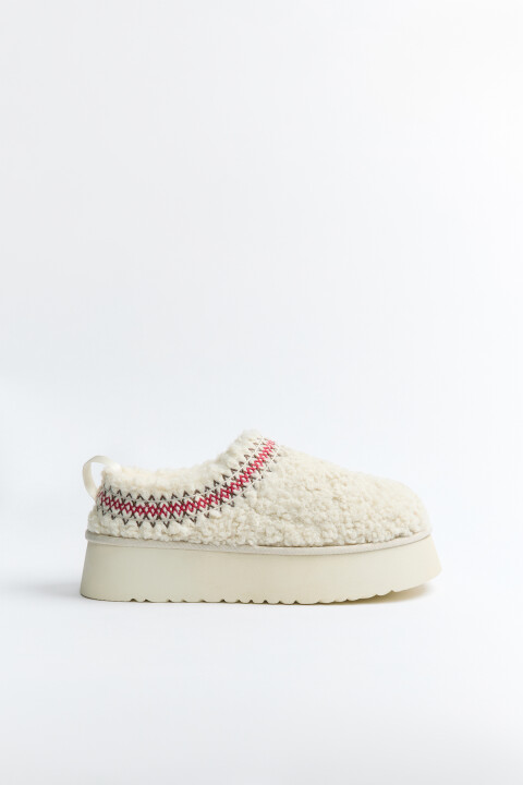 

Ботинки-угги из искусственного меха с вышивкой, Молочный, Ботинки-угги из искусственного меха с вышивкой