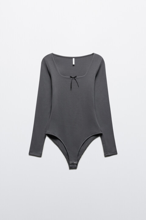 

Боди-лонгслив с вырезом-каре и бантиком, Серый, Боди-лонгслив с вырезом-каре и бантиком