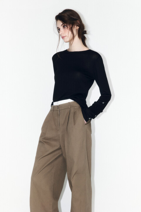 

Лонгслив трикотажный с цветами из пайеток, Черный, Лонгслив трикотажный с цветами из пайеток