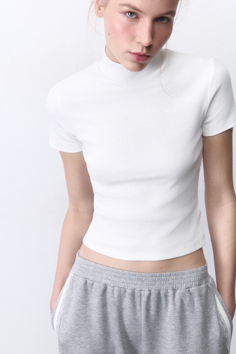 

Футболка облегающая с воротником-стойкой, Молочный, Футболка облегающая с воротником-стойкой