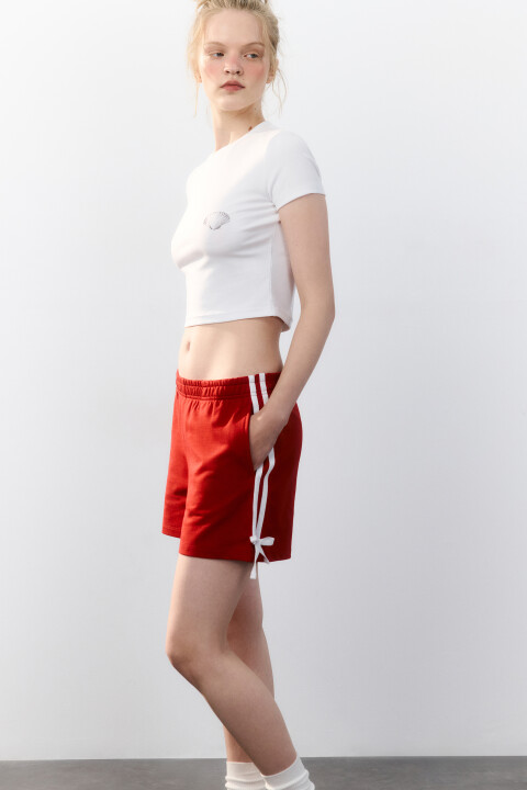 Шорты трикотажные с лампасами