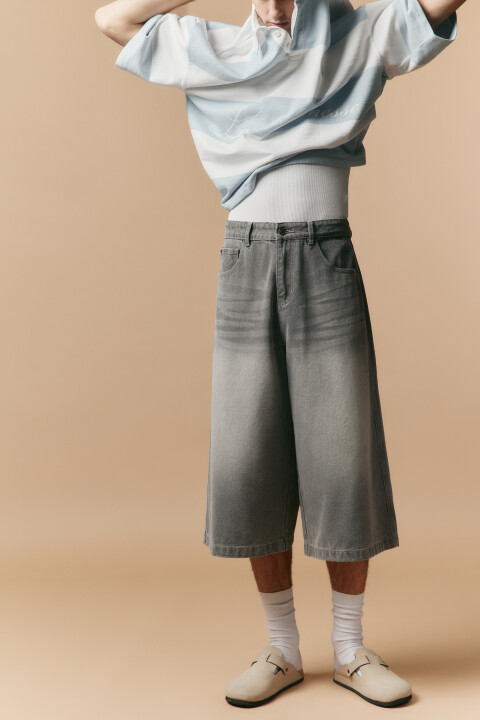 

Шорты-бриджи джинсовые с вареным эффектом, Серый, Шорты-бриджи джинсовые с вареным эффектом