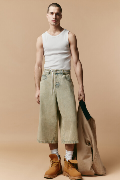 Шорты-бриджи джинсовые с вареным эффектом