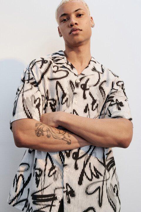 

Рубашка oversize с принтом-граффити, Черный, Рубашка oversize с принтом-граффити