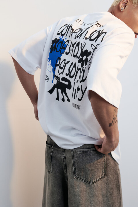 

Футболка oversize с принтом в стиле граффити, Белый, Футболка oversize с принтом в стиле граффити