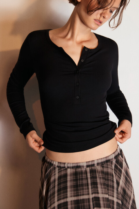 

Лонгслив вискозный на пуговицах, Черный, Лонгслив вискозный на пуговицах